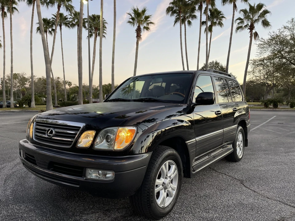 2005 Lexus LX 2nd Gen - Image 17 of 31