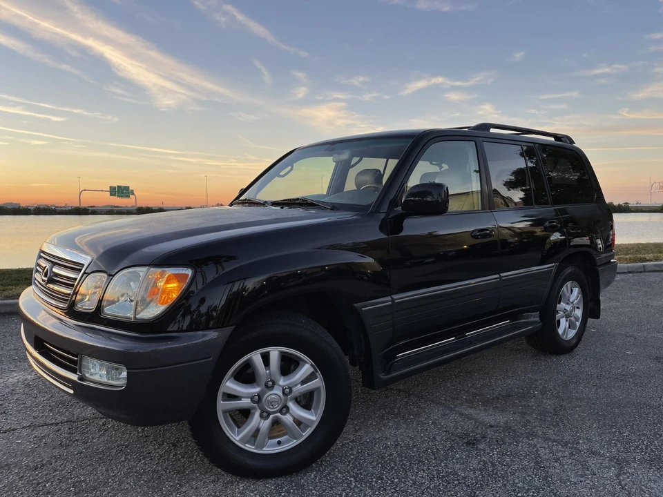 2005 Lexus LX 2nd Gen - Image 18 of 31