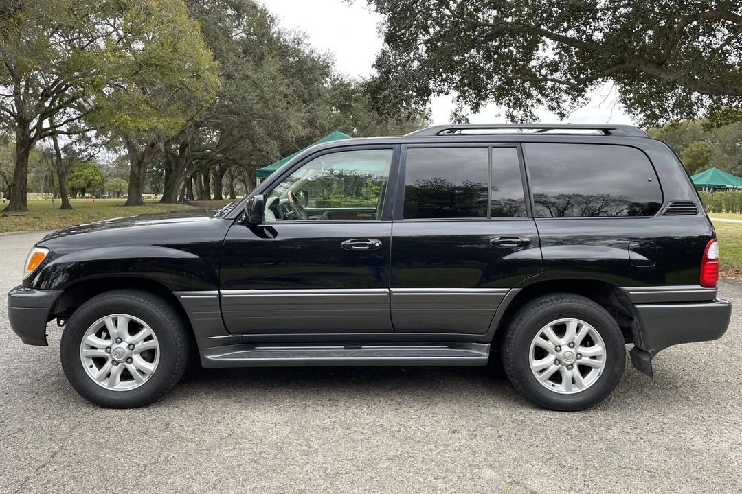 2005 Lexus LX 2nd Gen - Image 5 of 31