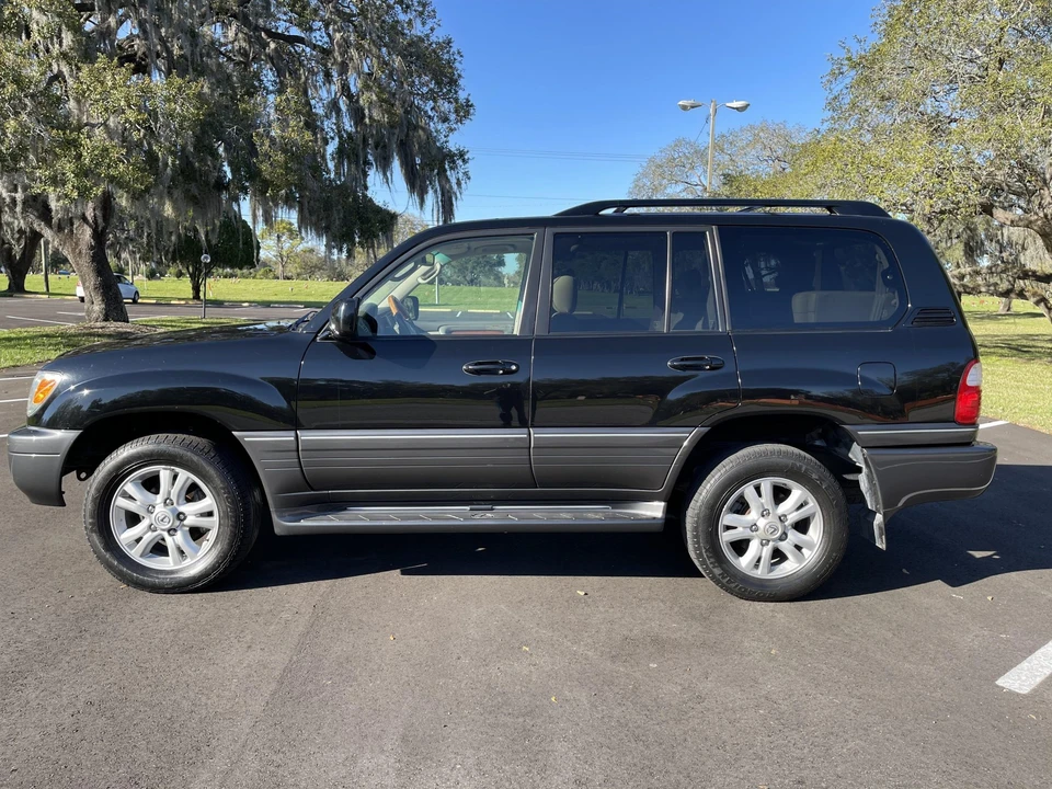 2005 Lexus LX 2nd Gen - Image 4 of 31