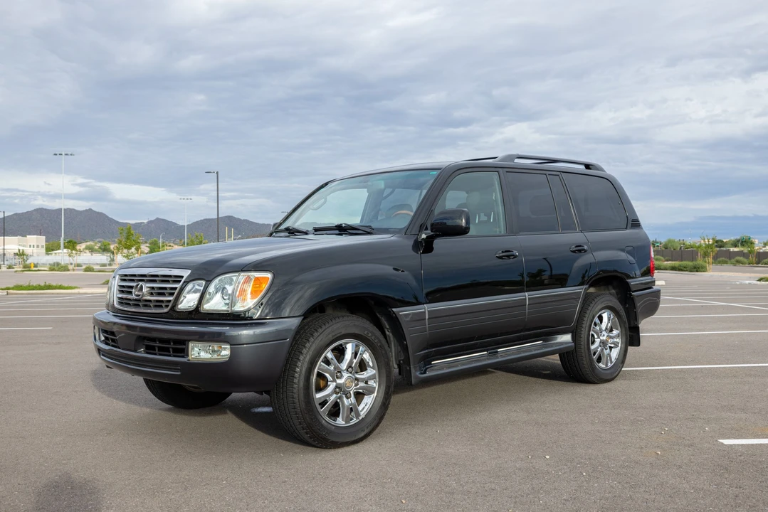 2005 Lexus LX 2nd Gen - Image 2 of 31