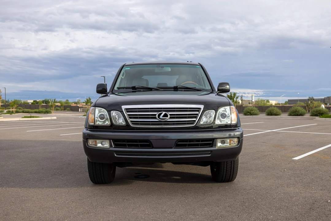2005 Lexus LX 2nd Gen - Image 4 of 31