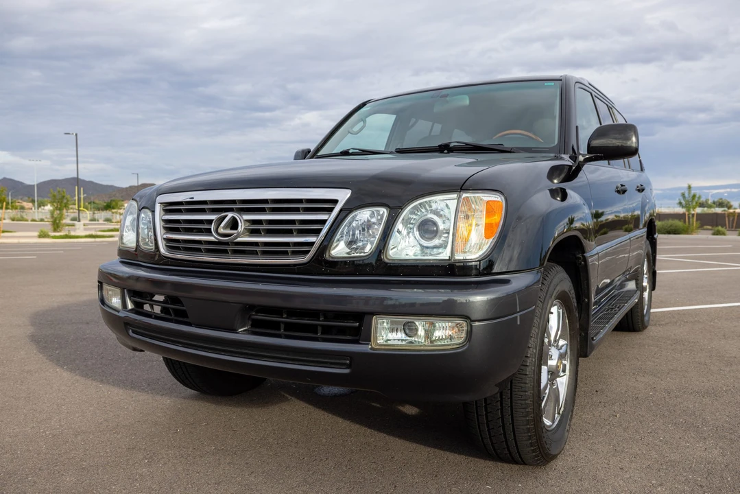 2005 Lexus LX 2nd Gen - Image 3 of 31
