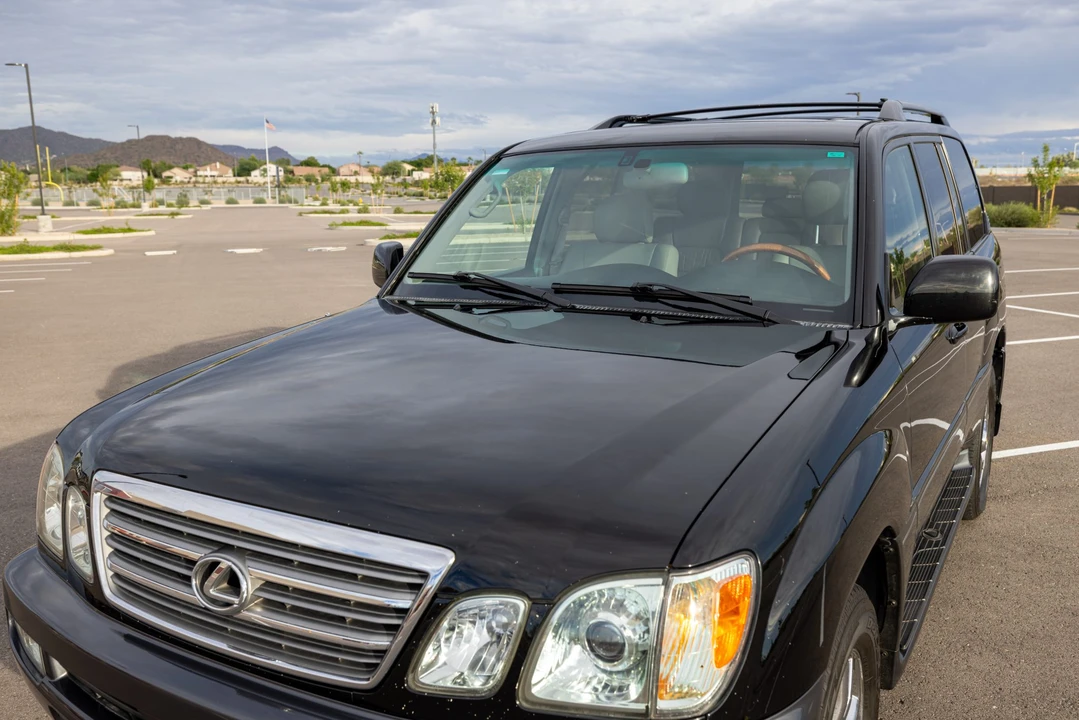 2005 Lexus LX 2nd Gen - Image 13 of 31