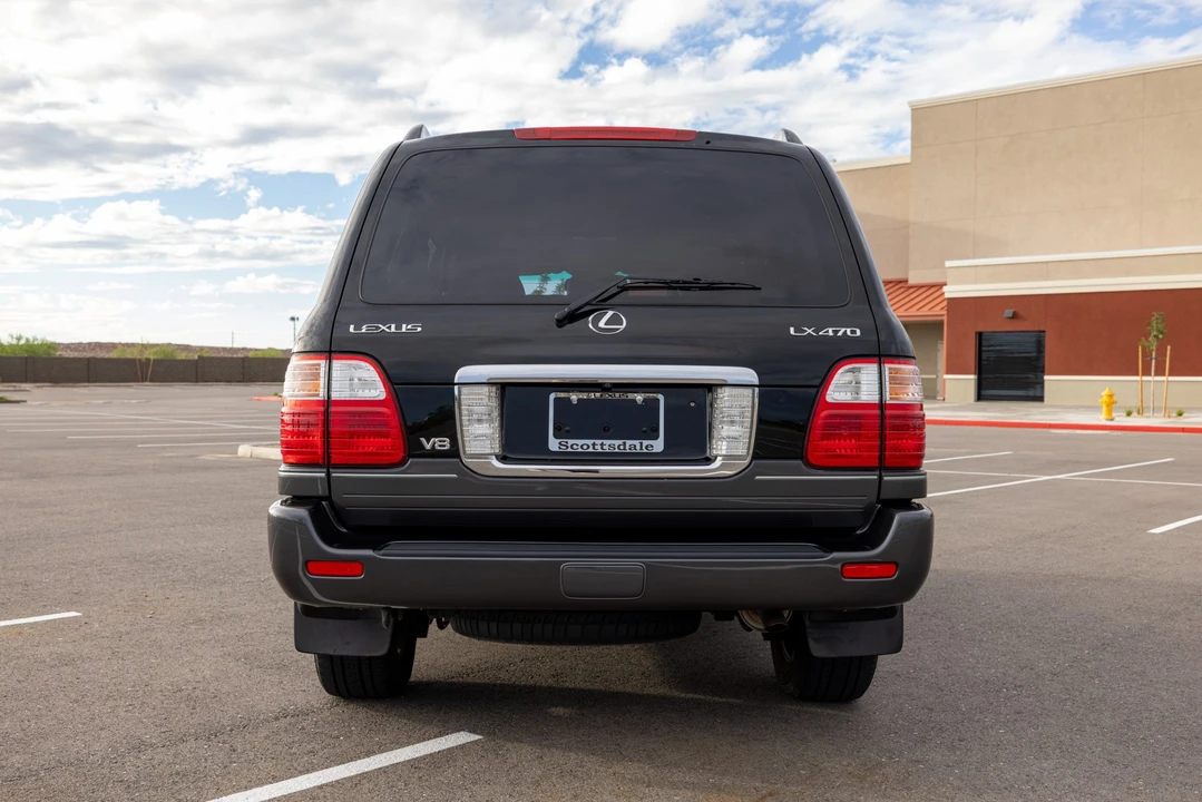 2005 Lexus LX 2nd Gen - Image 9 of 31