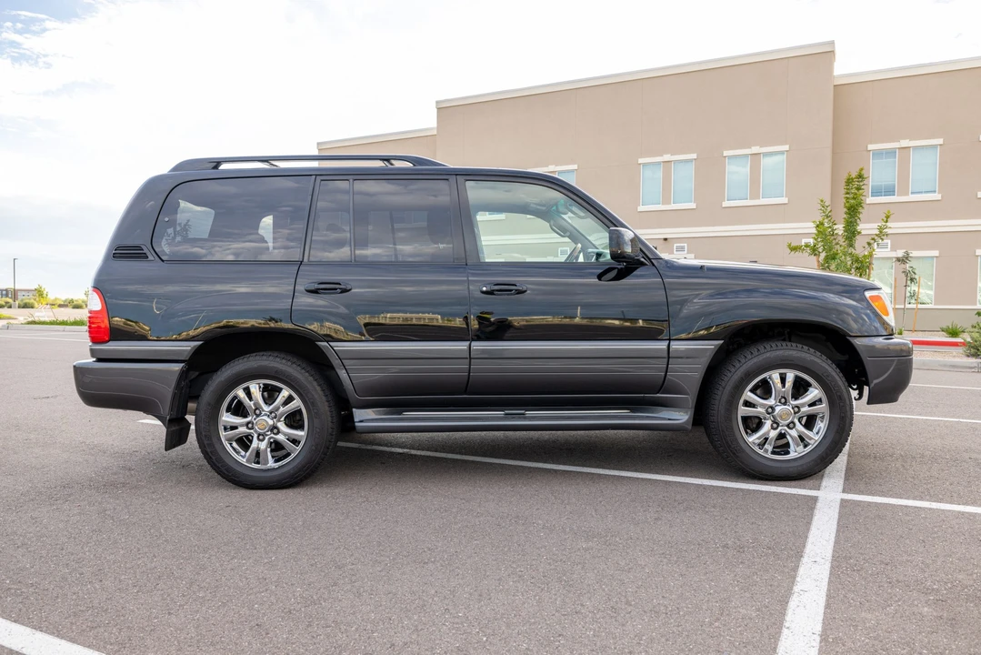 2005 Lexus LX 2nd Gen - Image 6 of 31