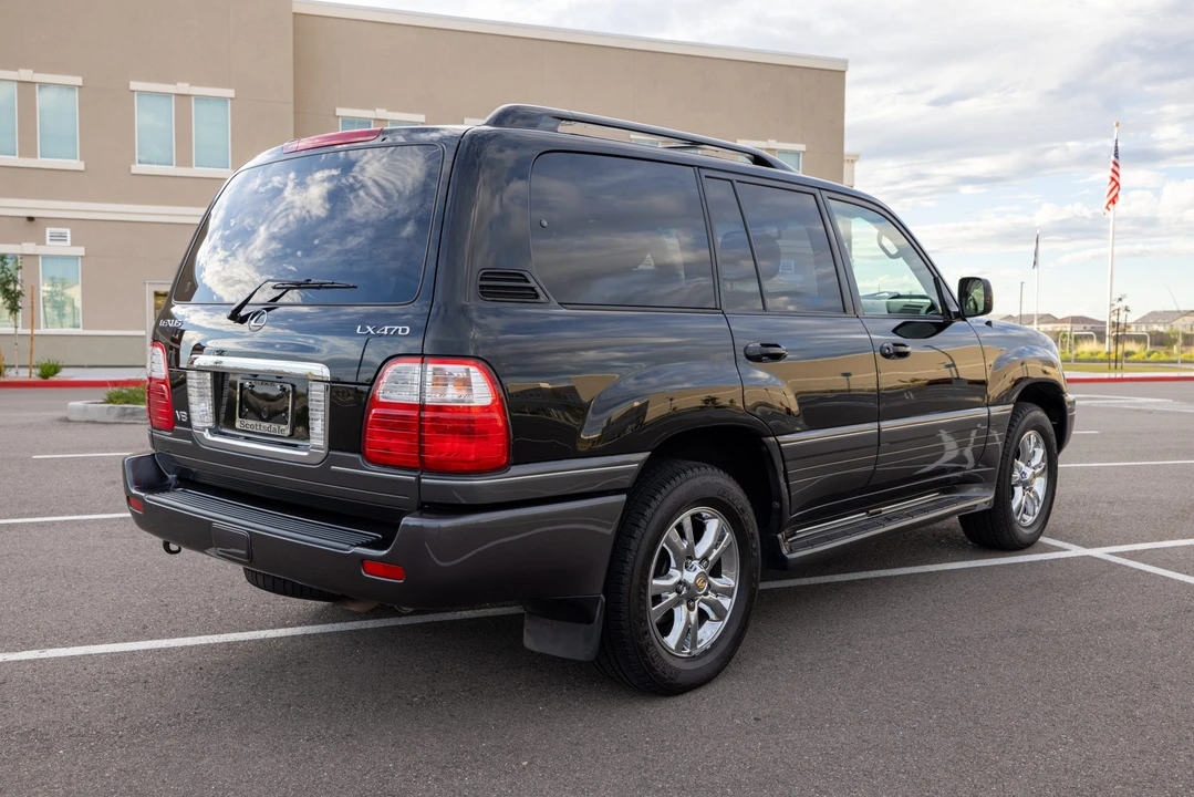 2005 Lexus LX 2nd Gen - Image 7 of 31