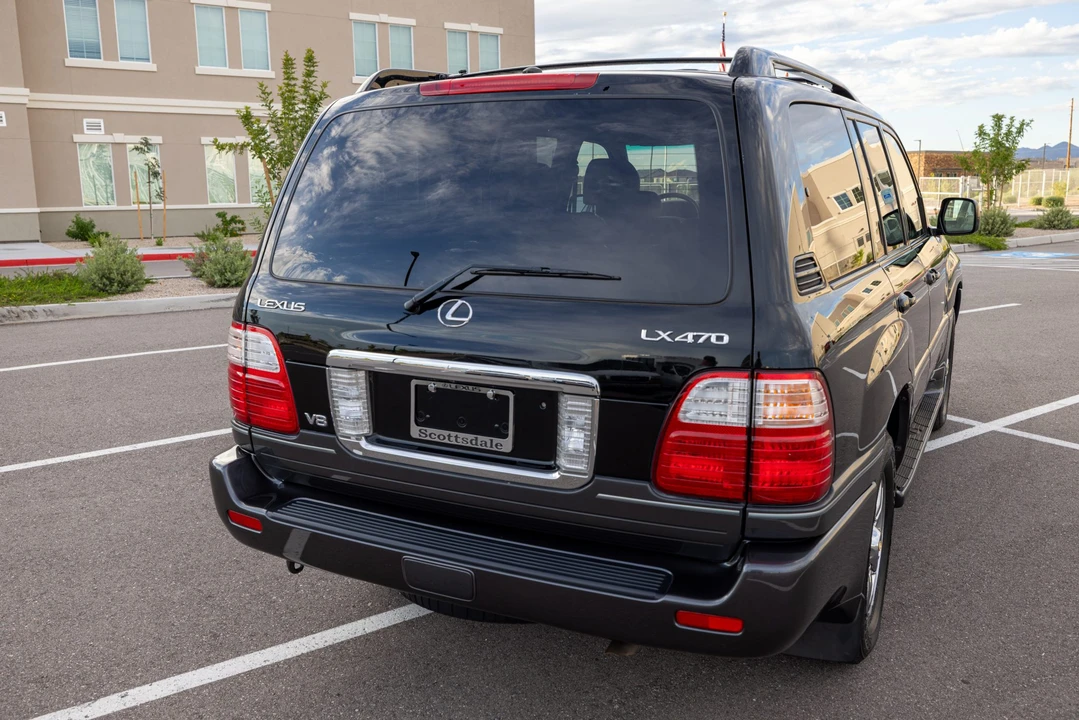 2005 Lexus LX 2nd Gen - Image 8 of 31