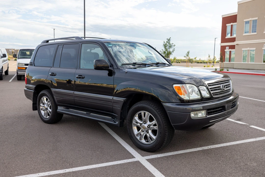 2005 Lexus LX 2nd Gen - Image 5 of 31
