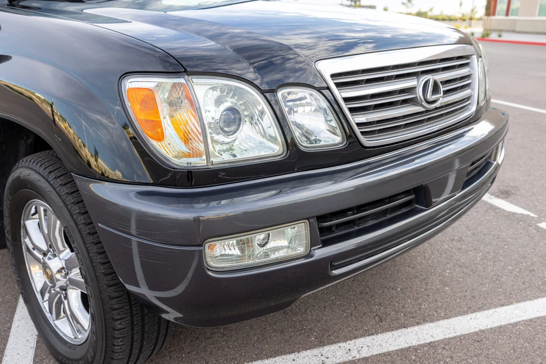 2005 Lexus LX 2nd Gen - Image 16 of 31
