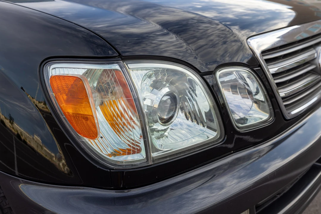 2005 Lexus LX 2nd Gen - Image 18 of 31