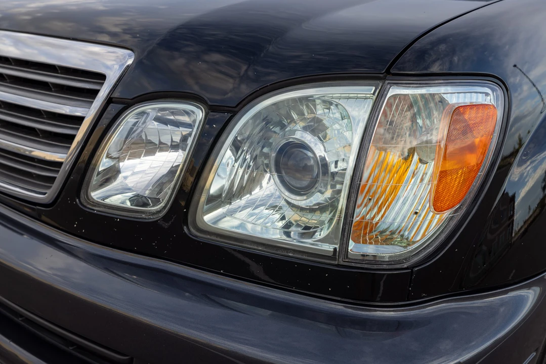 2005 Lexus LX 2nd Gen - Image 19 of 31