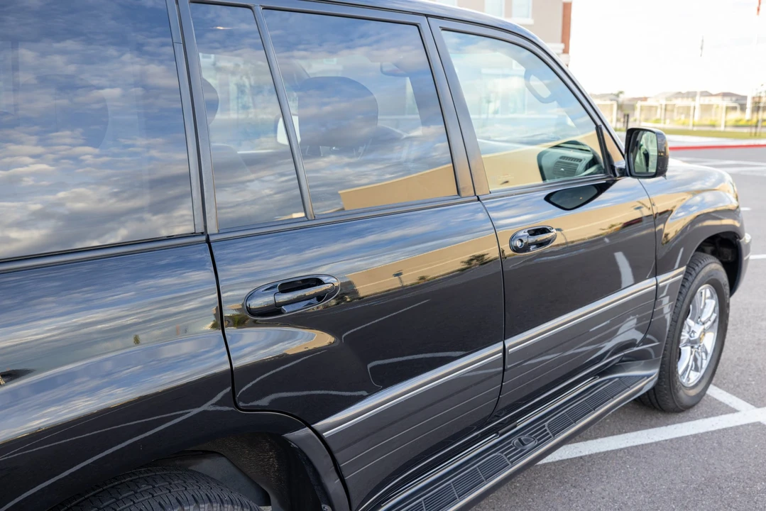 2005 Lexus LX 2nd Gen - Image 14 of 31