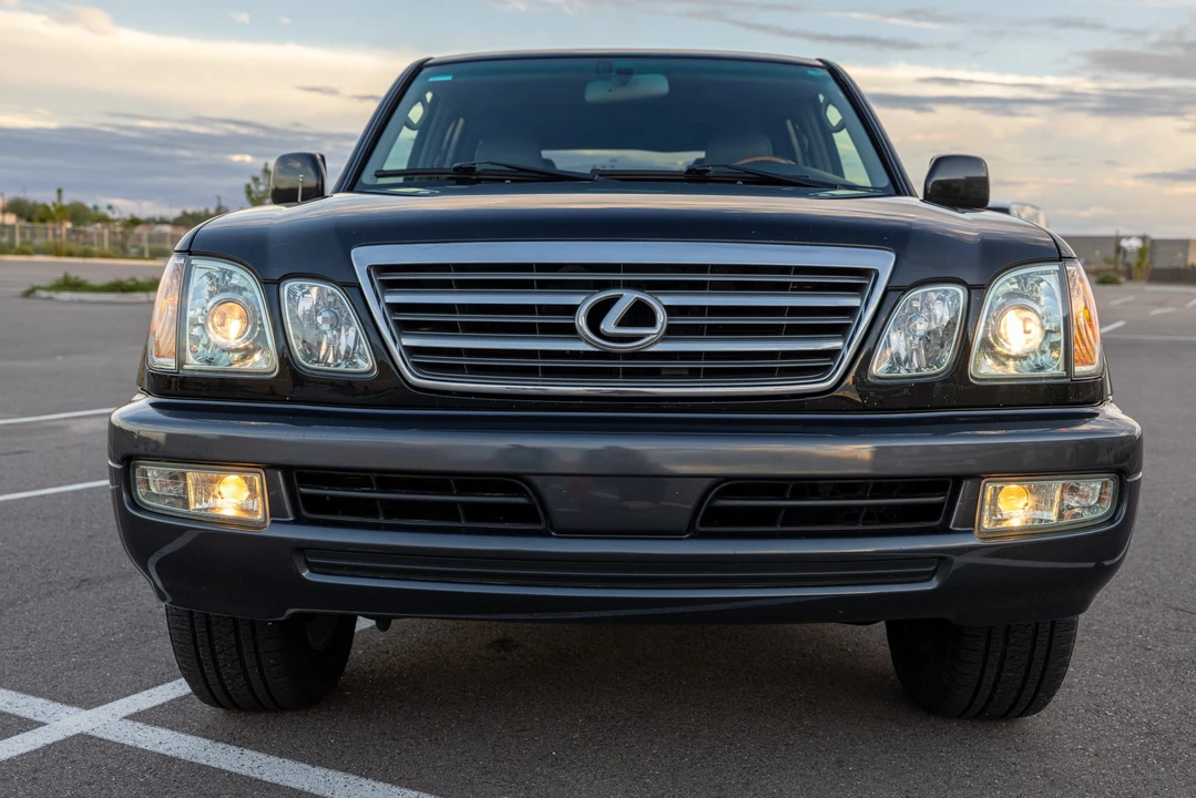 2005 Lexus LX 2nd Gen - Image 17 of 31
