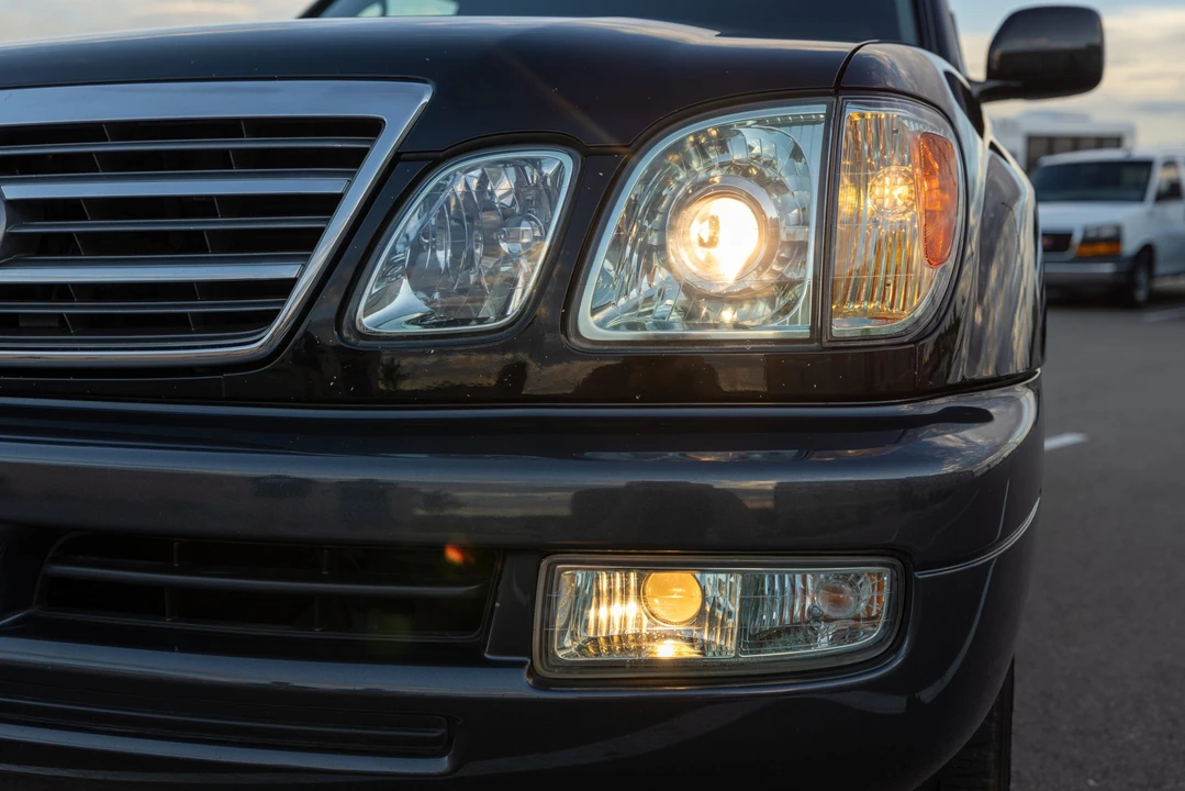 2005 Lexus LX 2nd Gen - Image 21 of 31
