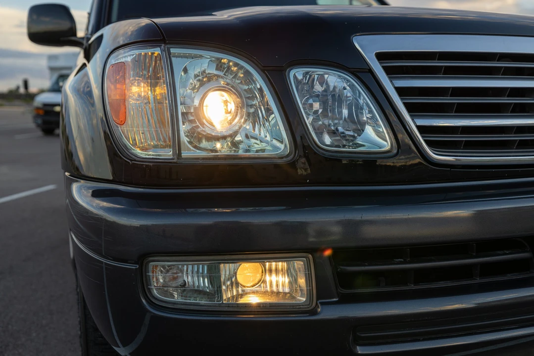 2005 Lexus LX 2nd Gen - Image 20 of 31
