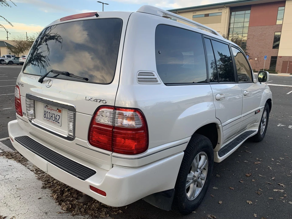 2005 Lexus LX 2nd Gen - Image 5 of 31