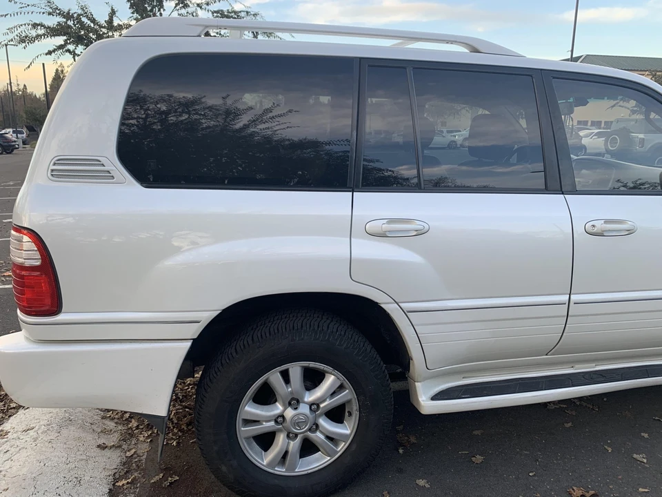 2005 Lexus LX 2nd Gen - Image 14 of 31