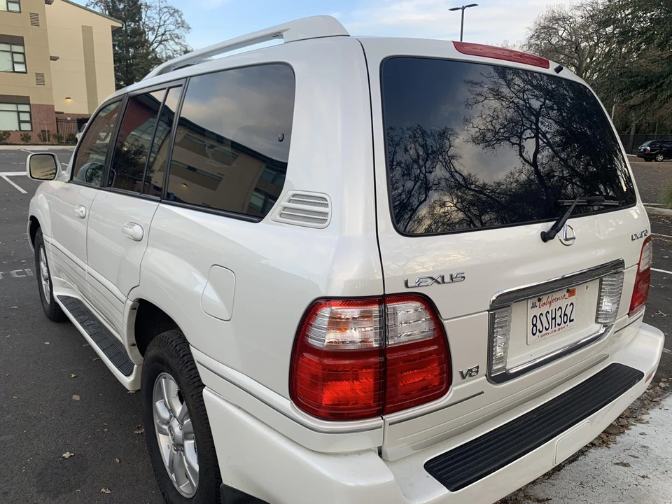2005 Lexus LX 2nd Gen - Image 13 of 31