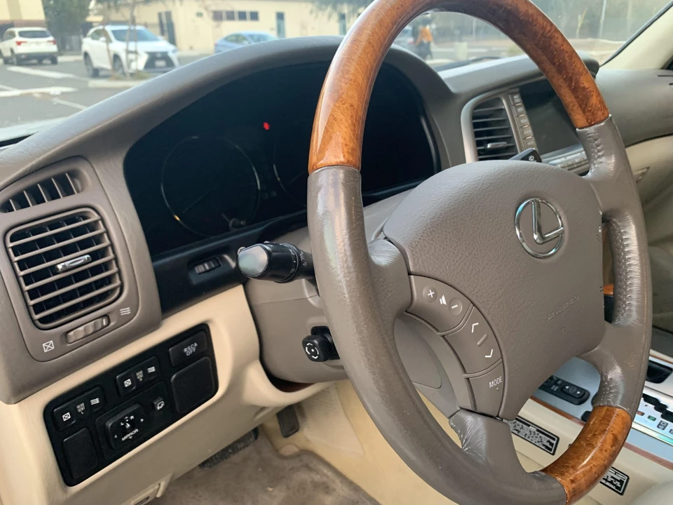 2005 Lexus LX 2nd Gen - Image 23 of 31
