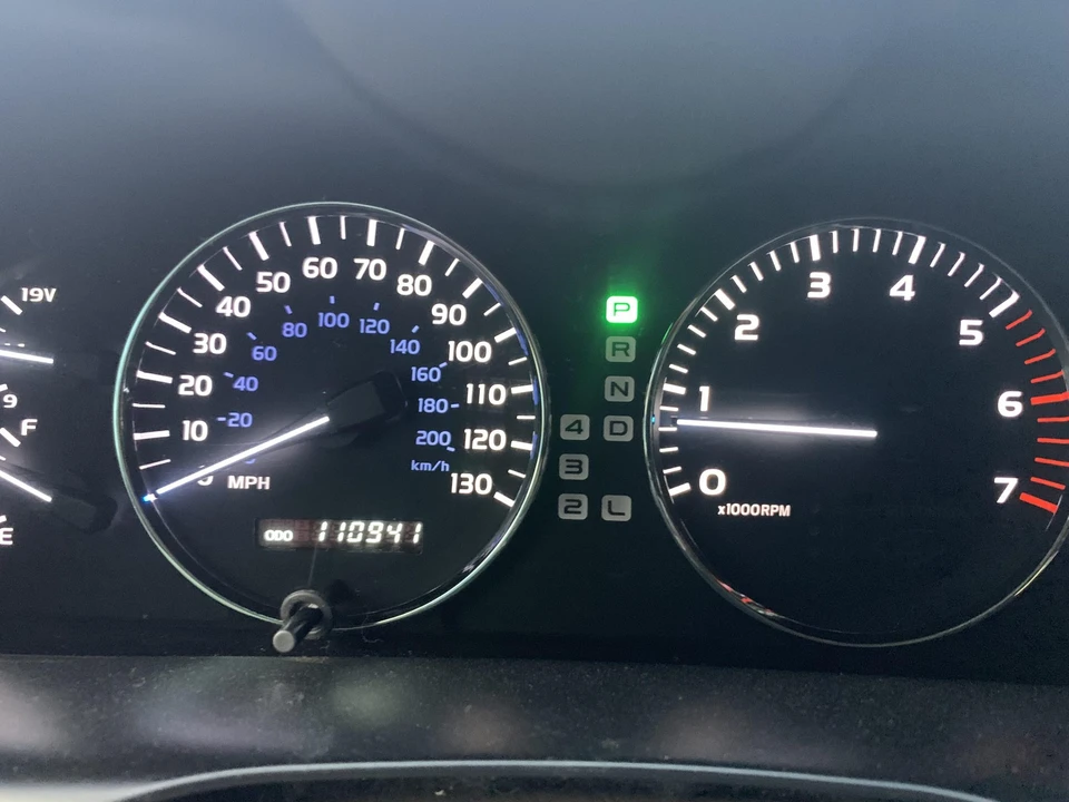 2005 Lexus LX 2nd Gen - Image 26 of 31