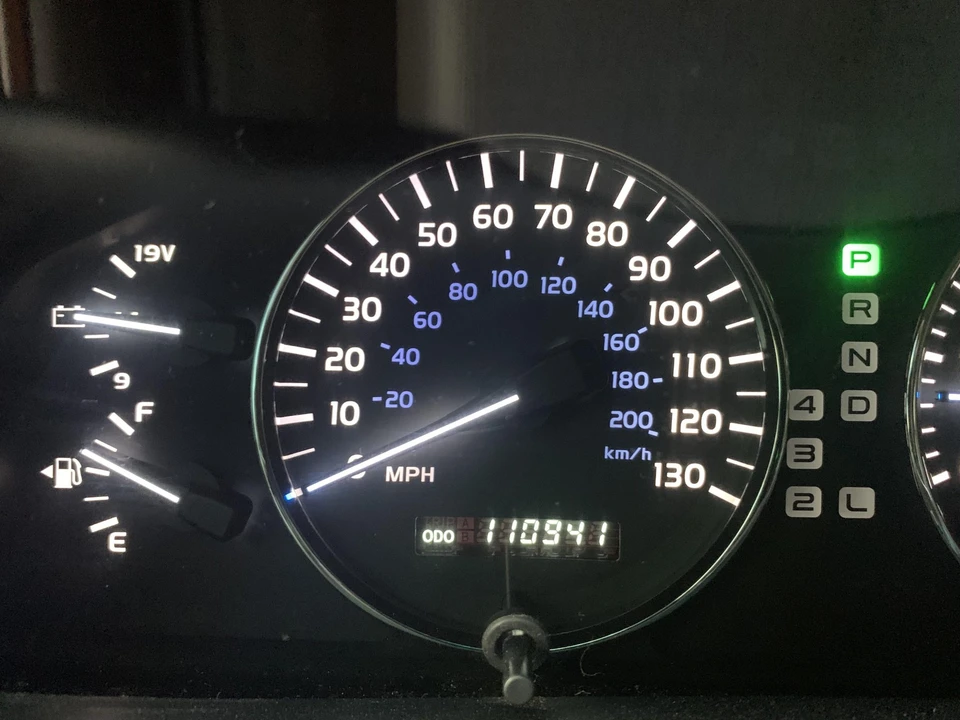 2005 Lexus LX 2nd Gen - Image 27 of 31