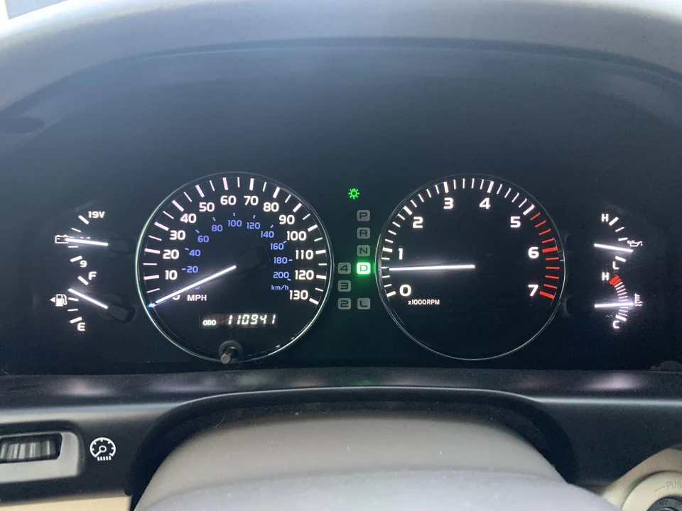 2005 Lexus LX 2nd Gen - Image 25 of 31