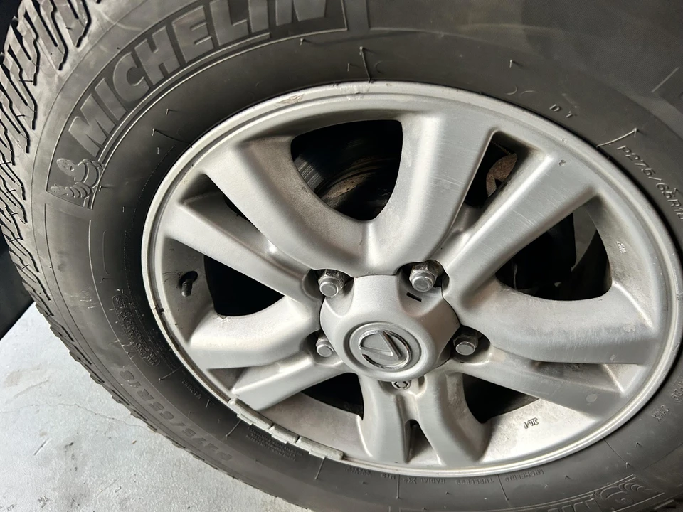 2005 Lexus LX 2nd Gen - Image 19 of 31