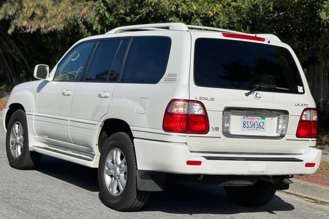 2005 Lexus LX 2nd Gen - Image 4 of 31