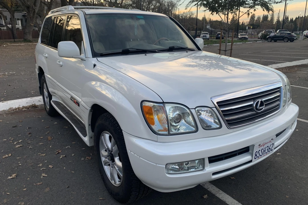 2005 Lexus LX 2nd Gen - Image 9 of 31
