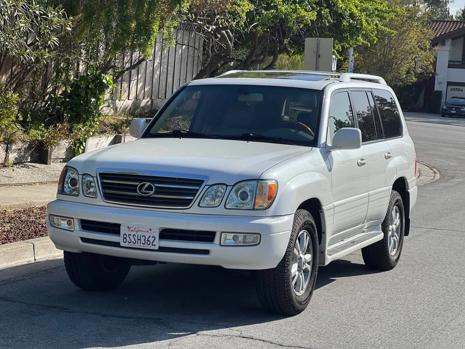 2005 Lexus LX 2nd Gen - Image 2 of 31