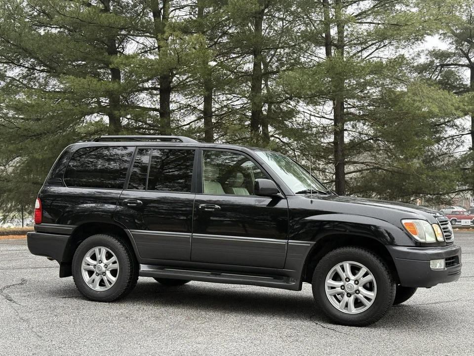 2005 Lexus LX 2nd Gen - Image 10 of 31