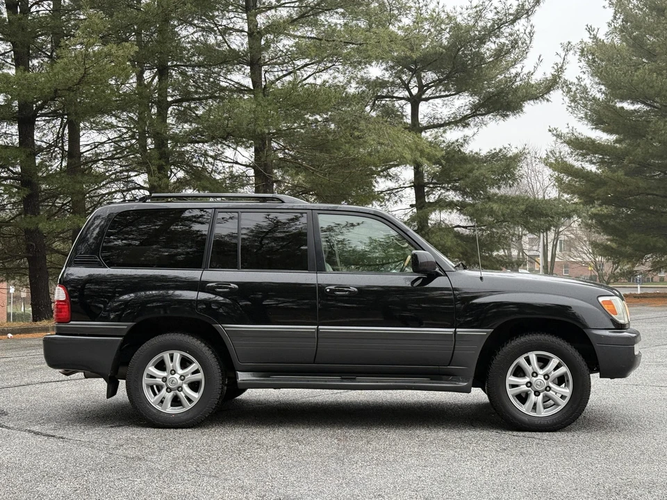 2005 Lexus LX 2nd Gen - Image 11 of 31