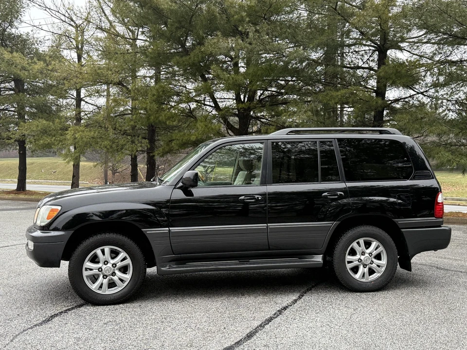 2005 Lexus LX 2nd Gen - Image 18 of 31