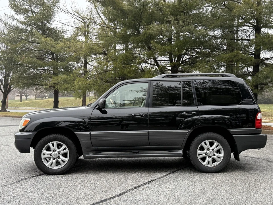 2005 Lexus LX 2nd Gen - Image 17 of 31