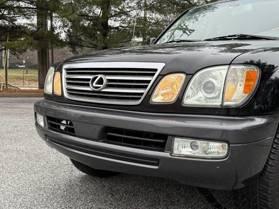 2005 Lexus LX 2nd Gen - Image 29 of 31
