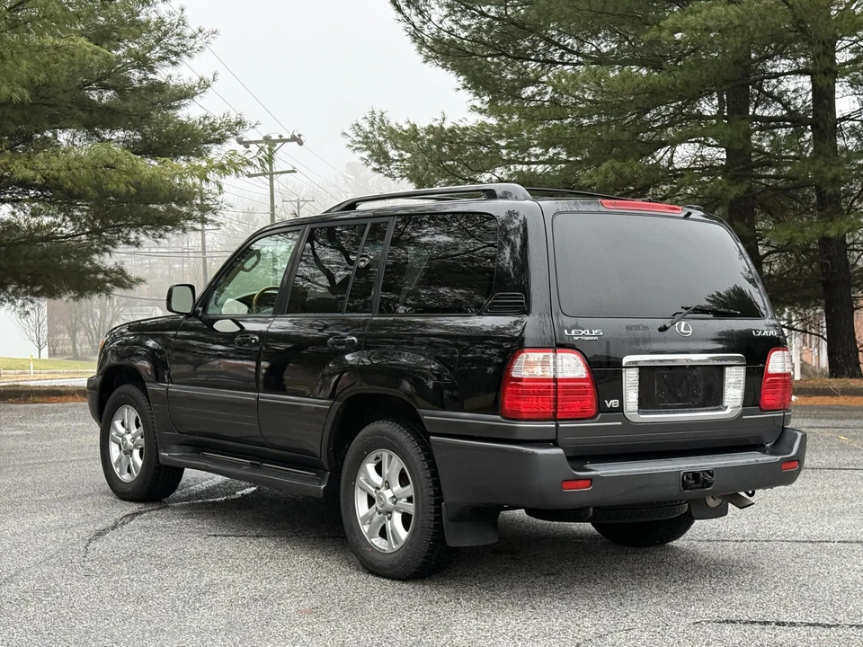 2005 Lexus LX 2nd Gen - Image 16 of 31