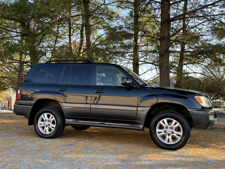 2005 Lexus LX 2nd Gen - Image 24 of 31