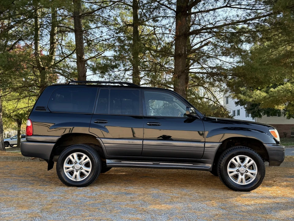 2005 Lexus LX 2nd Gen - Image 25 of 31