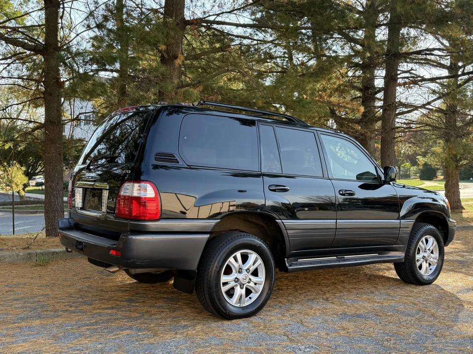 2005 Lexus LX 2nd Gen - Image 26 of 31