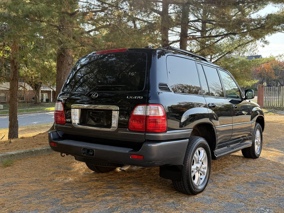 2005 Lexus LX 2nd Gen - Image 27 of 31