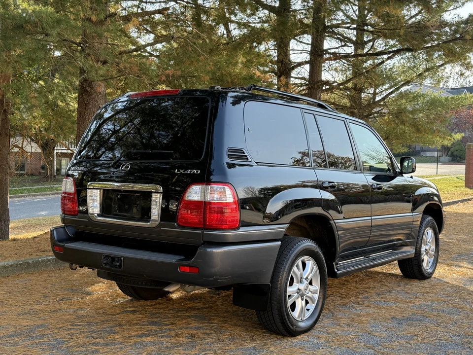 2005 Lexus LX 2nd Gen - Image 28 of 31