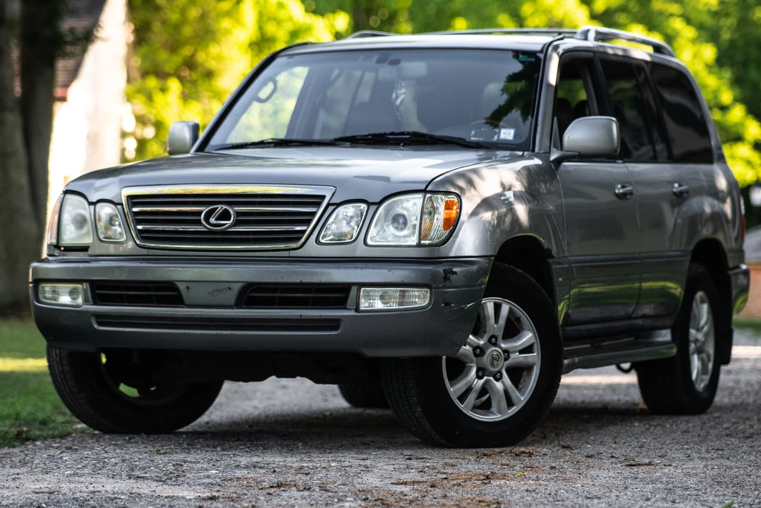 2005 Lexus LX 2nd Gen - Image 3 of 31