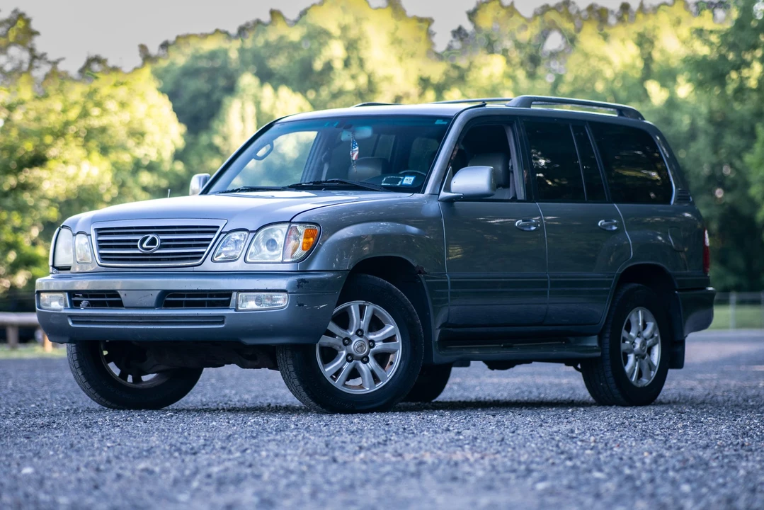 2005 Lexus LX 2nd Gen - Image 4 of 31
