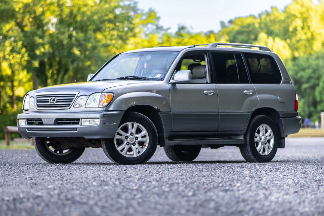 2005 Lexus LX 2nd Gen - Image 9 of 31