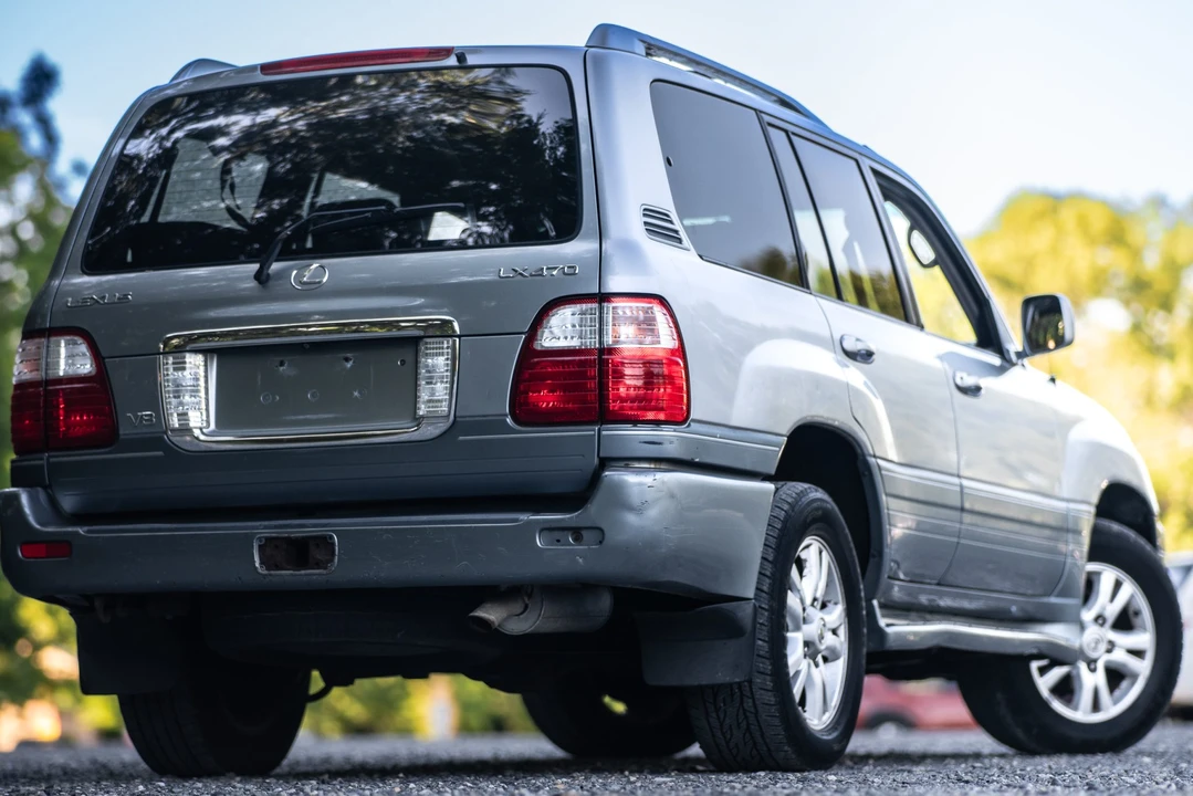 2005 Lexus LX 2nd Gen - Image 17 of 31