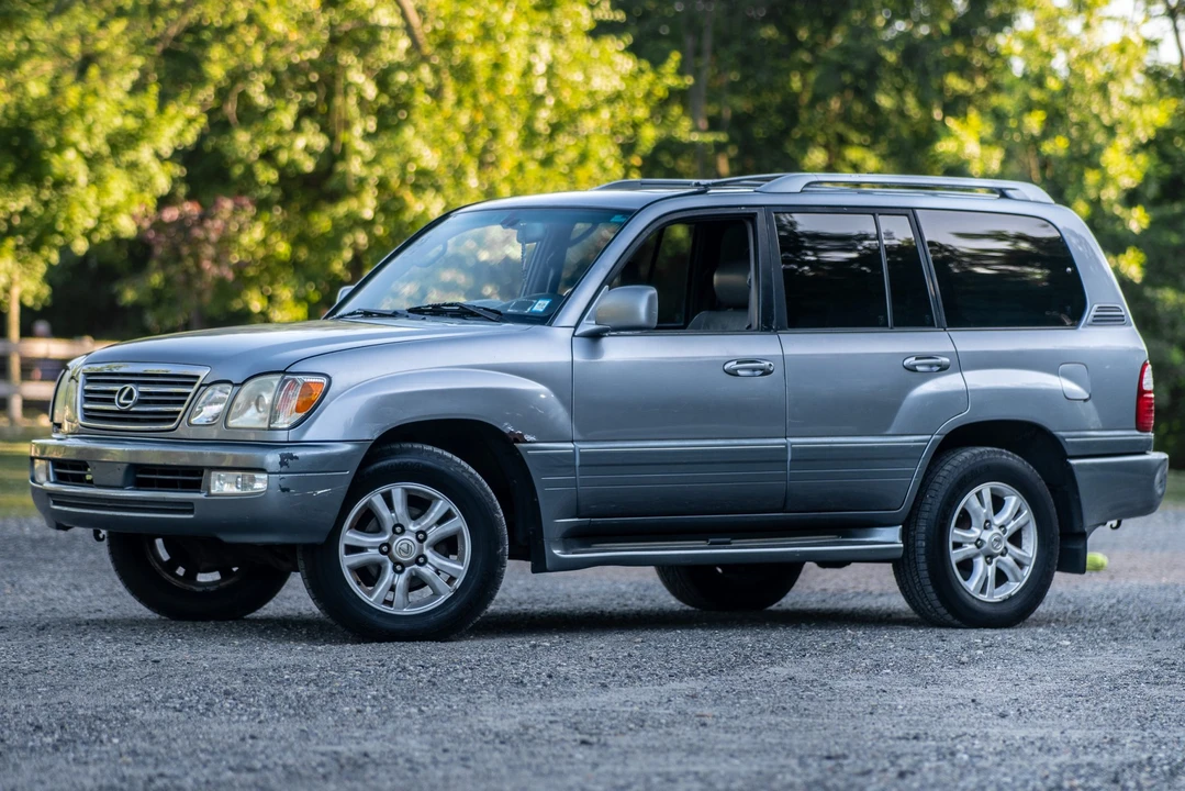 2005 Lexus LX 2nd Gen - Image 10 of 31