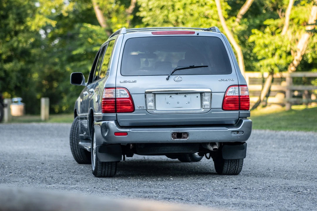2005 Lexus LX 2nd Gen - Image 15 of 31