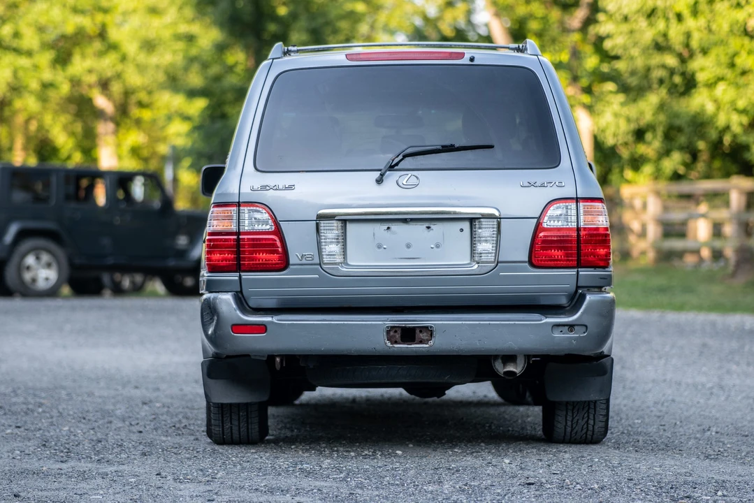 2005 Lexus LX 2nd Gen - Image 16 of 31
