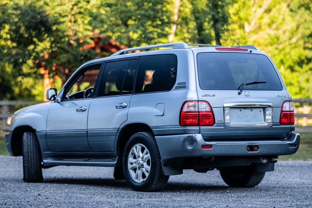 2005 Lexus LX 2nd Gen - Image 14 of 31